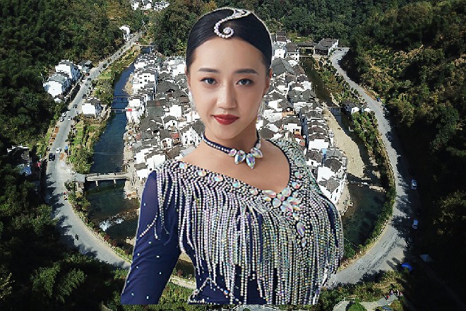 金大衣忽然身体一震，一股金色的气浪从他身上扩散了出去