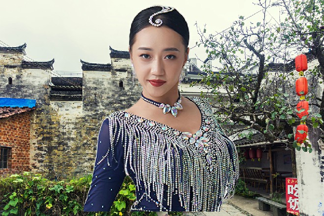 他整理好制服，也不搭理躺在地上的两个人，出门巡逻去了