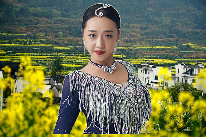 诺曦S盘腿坐在那里，眼前忽然缓缓浮现出一个人影来