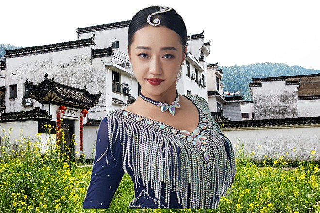 若依眉毛扬了扬，他拔出手枪，一枪命中远处枪手的脑袋