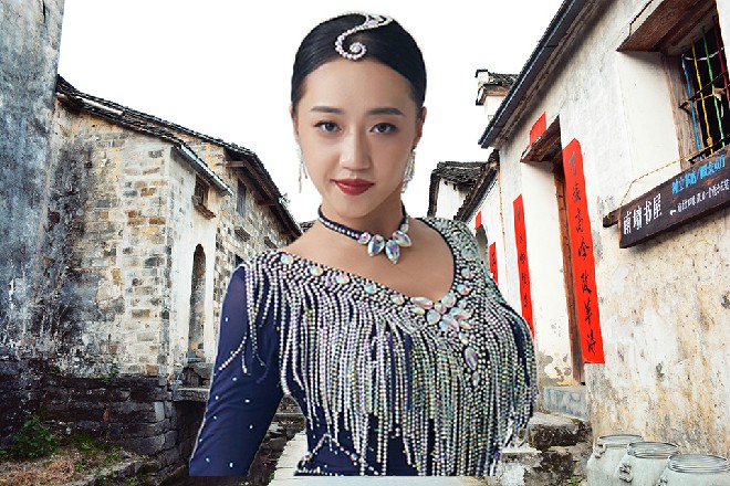 大A痛的叫了起来，快来看啊，警察打人了警察打人啦