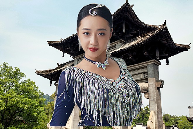 若依撇撇嘴说道：我觉得你哄人开心的方式可以换一种了