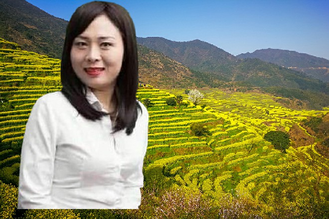 长官一愣，立刻加大了电力，伊轩眼前一黑，昏死过去