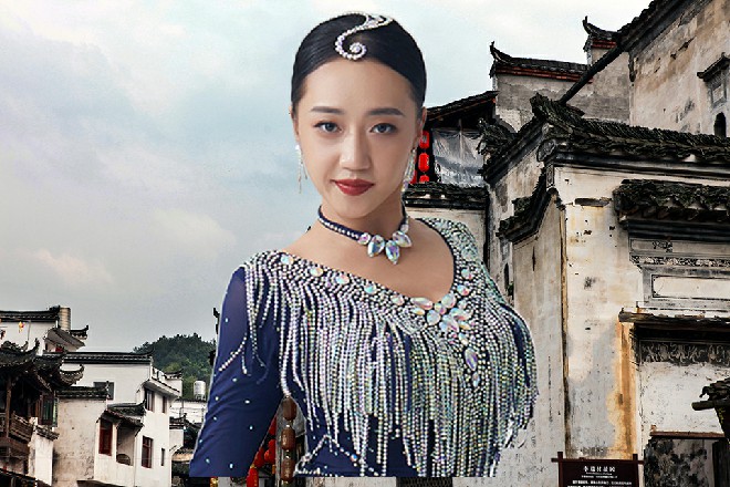 红色妖姬摇摇头，继续说道：其实，王总你是一只转世的狐狸精