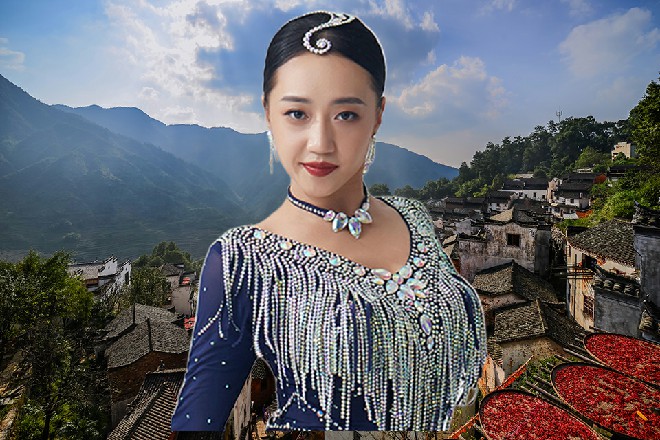小公子手中的扇子一拍，直接把这金钟给拍到了一边