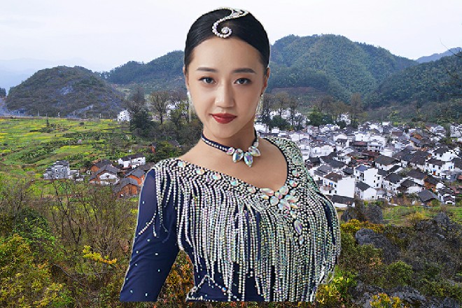 秦海瞠目结舌地看着诺曦S，嘴角慢慢淌出一丝鲜血来