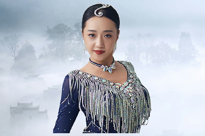 伊轩同样一伸手，断水武士刀飞过来，落入到他的手中