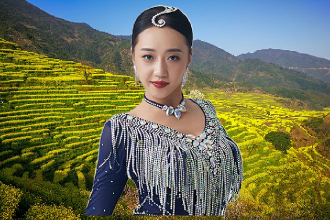 皮尔斯一摆手，安妮的身体又飞了出去，重重砸在地上