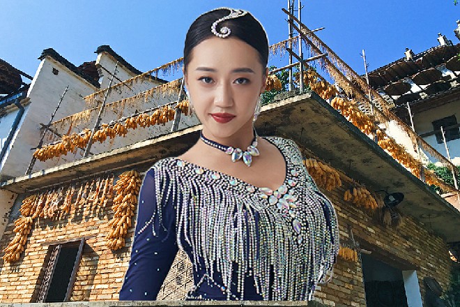 诺曦S挥舞大剑，把那剑音组成的四象圣兽给纷纷击碎