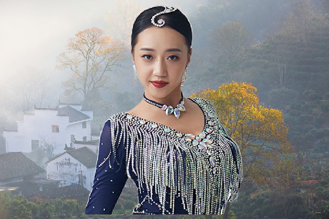 两个麒麟卫横起长刀，眨眼之间，就已经闪身冲了出去
