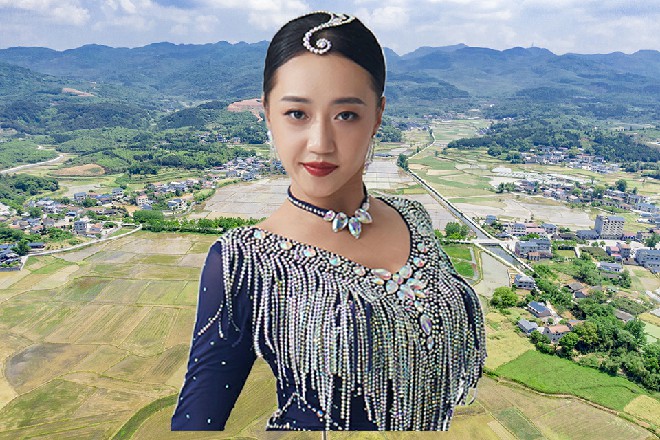 井然的几把宝剑顿时都被拍断了，苏曼s的手掌落在他的胸口