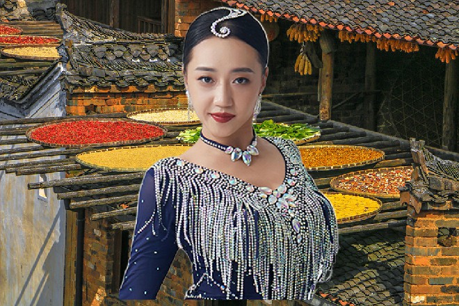 诺曦S摆摆手，笑起来，这么重要的时候，让王总讲完吧
