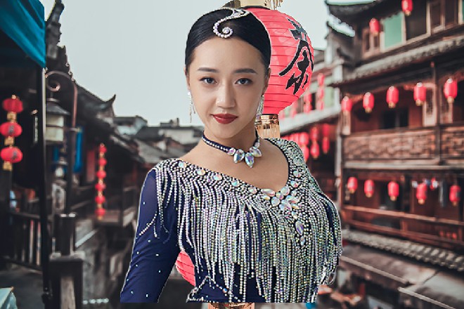 这大源惠子这才坐进豪车当中，车队缓缓驶离了机场