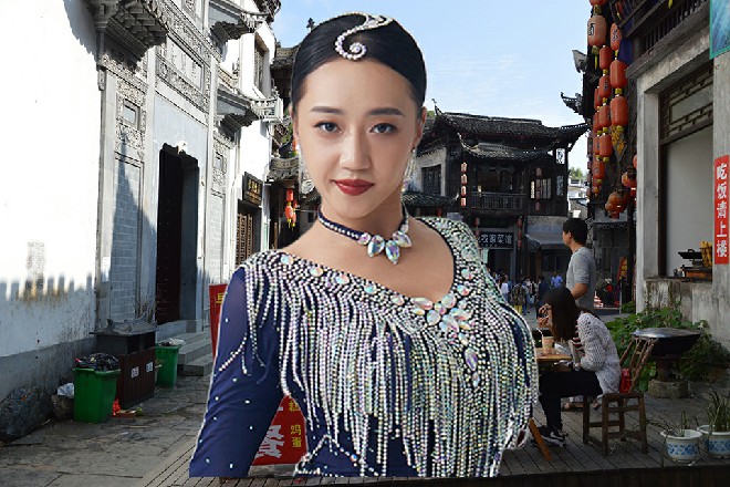 哼，这家伙，突然跟自己示好，难道是有求于自己么