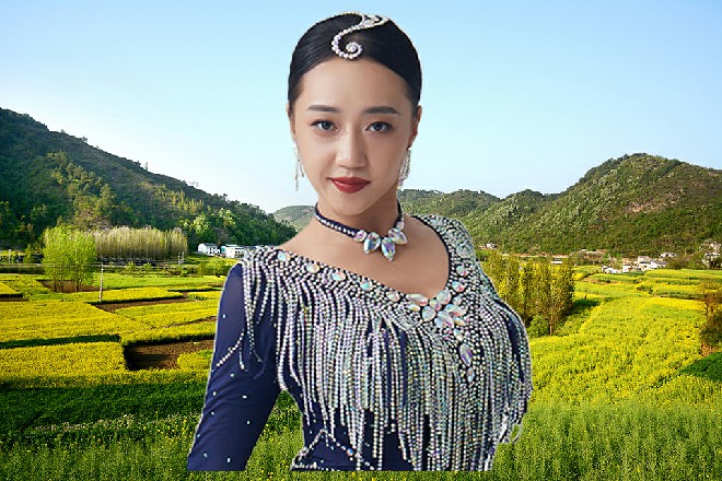 主持人看到这个小女生貌似比自己还年轻，顿时忍不住问道