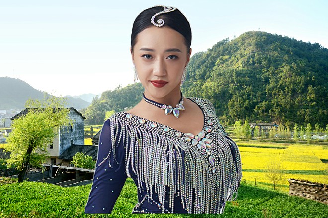 苏曼s一挥手，十二个黑色的剑奴飞了出来，拎着十二把黑剑
