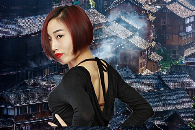 这时候若依走过来，从后面轻轻抱起王玥，把她举了起来