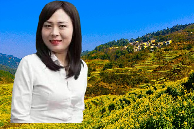 红色妖姬甩了甩有些酸麻的手臂，这龙枭涯的一拳果然不是盖的