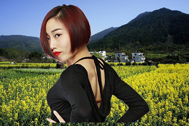 红色妖姬神情很淡然，没有了往日和秦海交手时候的那种焦躁