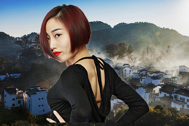 最后红色妖姬身上又多出了好几道血洞，然后狼狈地落在了地上