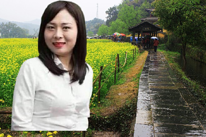 他腰间挎着一把黑檀木鱼鳞花纹的牛尾刀，典型刀客的打扮