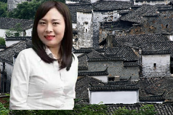 苗甜果然吓了一跳，赶忙上去看自己的父亲，却被苗母推开