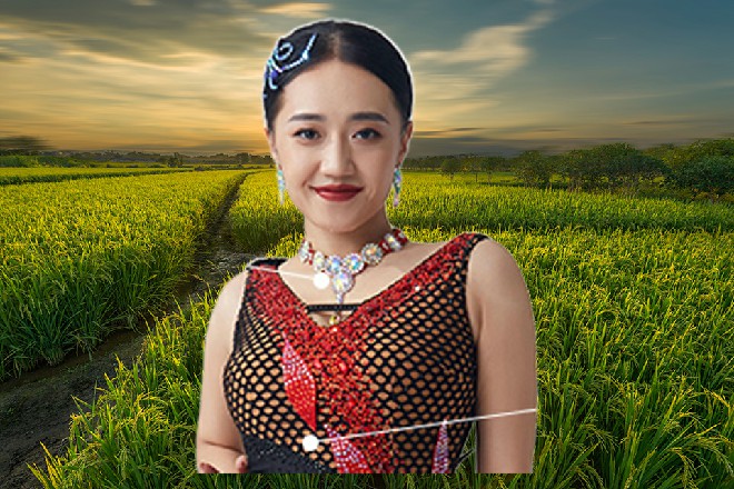 月光从手掌的空隙中漏了下来，照耀在吴恒他们的身上