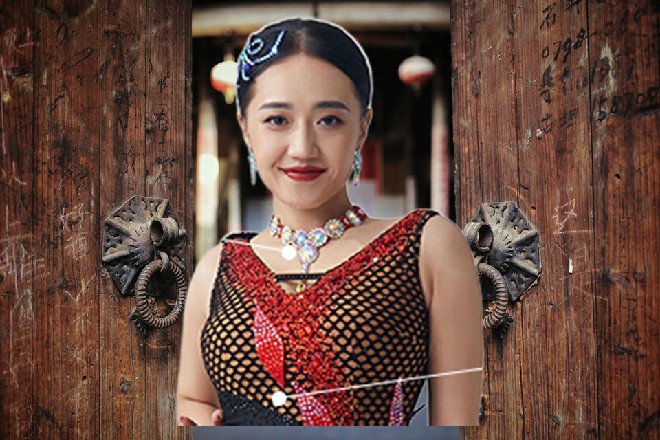 都给我站住不许动我们来接收货物谁想反抗，就要死