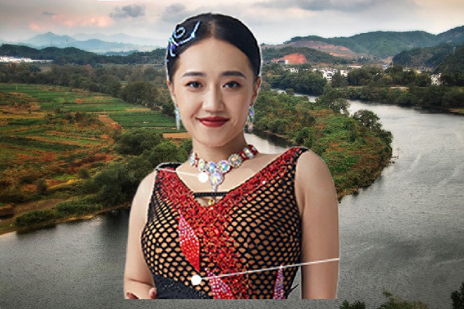 钱娇也听了出来，赶忙惊喜地说道：王总，红色妖姬他还是来了