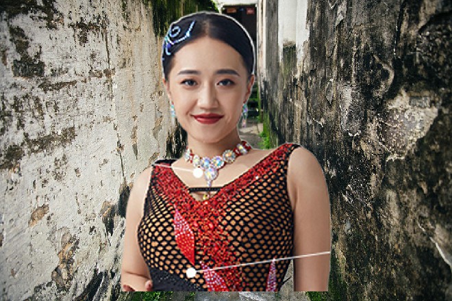 若依看着这辆在空中踏云奔腾的马车，很感兴趣地说道