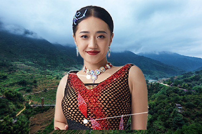 能先让我起来说话么，这样对待自己的哥哥是不是不太好啊