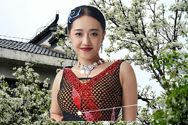 不过安妮惊讶的是，苏曼s竟然什么事都没有，反而对着自己笑
