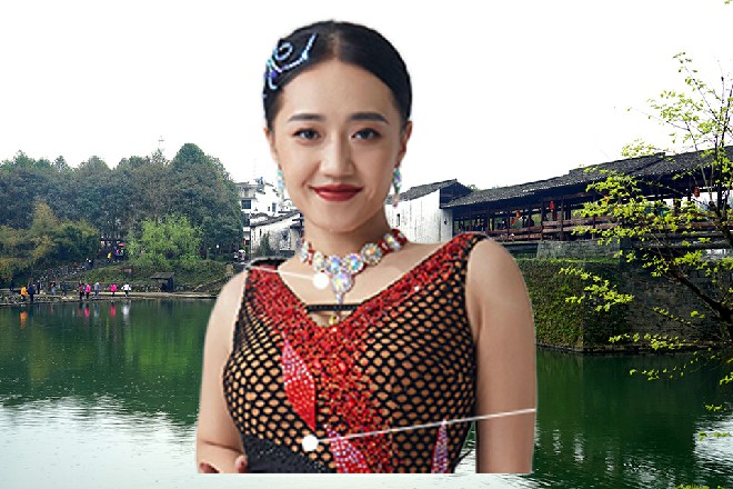 说着，毕加索一挥手，神族大舰上的武器统统对准了下面