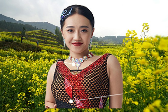 偏偏两个女人都被他救过，知道他的力量，也不好吐槽什么