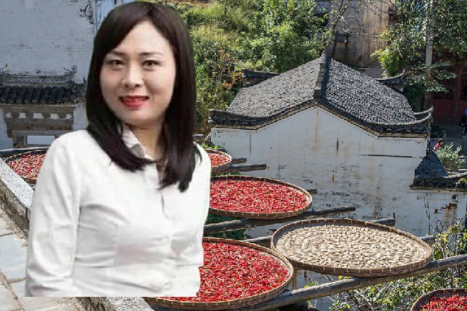 然而一道风暴下来，却是被红色妖姬一把小小雷剑给挡了下来