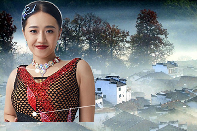 此时的红色妖姬，一身干净笔挺的黑西服，衬托出他干练的气质