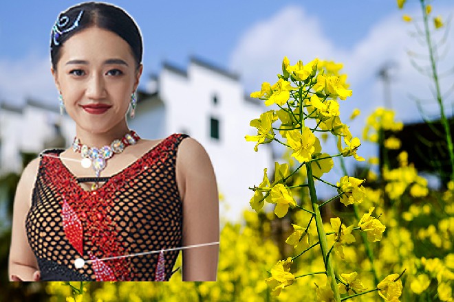而与此同时，在次元空间里，伊轩周围都是神的代言人