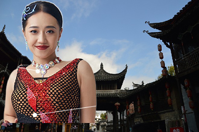 皮尔斯干脆伸出手，准备用念力控制住伊轩，把他撕裂