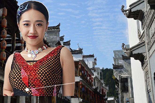 走到楼下，正好撞见了那位漂亮妈妈急匆匆地走出来