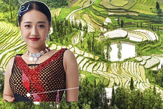侍从下去办事了，皮尔斯坐在那里，盯着屏幕里的伊轩