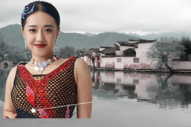 若依坐回到车里，一旁的郑鹏看着他，眼睛里都是小星星