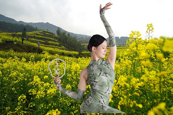 伊轩看了一眼自己的脚下，发现双脚被冻在了冰霜里面