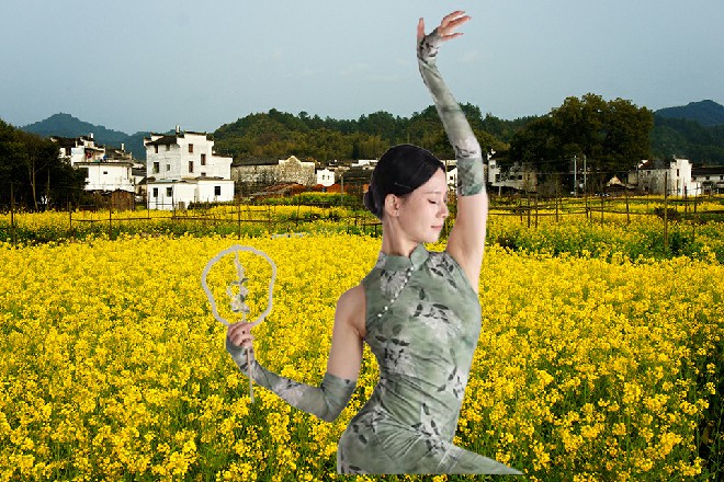 一条五爪金龙围绕着他的身体旋转出去，撞在这三个人身上