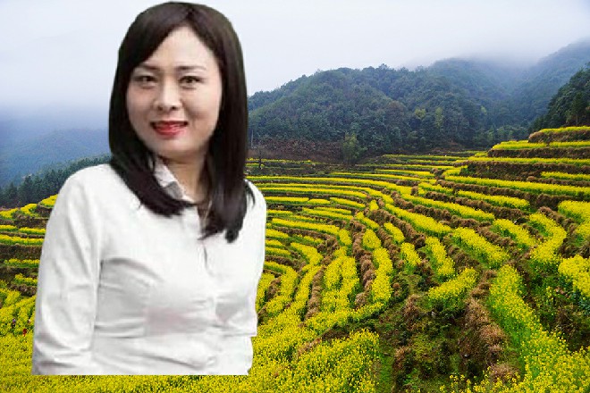 松下小鸟毕恭毕敬地站在那，好像真的很欢迎若依的到来