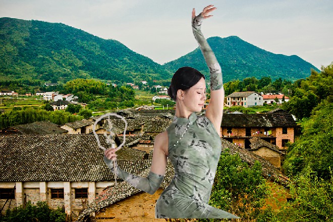 蜂王呵斥一声，我是怎么教你的忘了雇佣兵的法则了吗