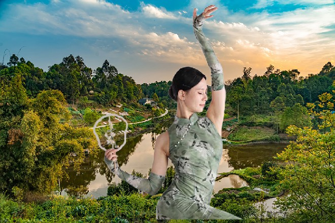 枪声跟爆竹一样刺耳，苏曼s靠在车后，默默竖着子弹的数量