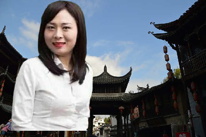 苏曼s毫不犹豫，直接抽身离开，整个人瞬间弹出去几十米远