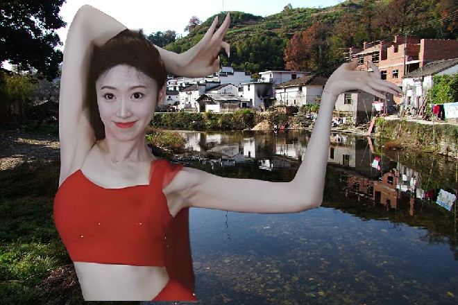 就在这时候，一个披着藏青色箭袖长袍的短发男子走了过来