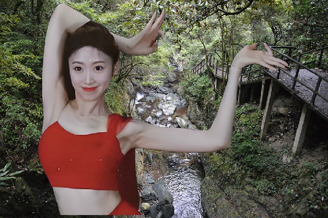 一个穿着灰色西装的美女从门外进来，若依直接看傻了眼
