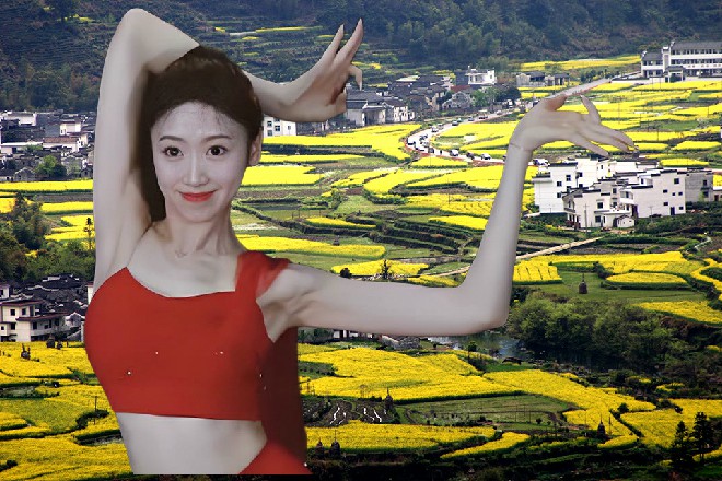 没什么，你的胸很大嘛，似乎有点增生，我帮你看看怎么样